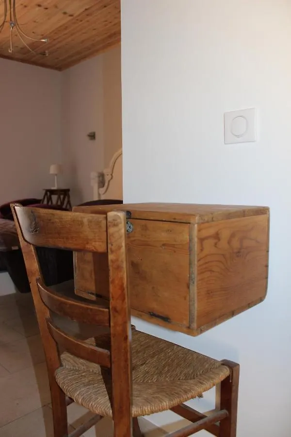 Maison D'Edouard, Le Petit Dromois Bed and Breakfast Mérindol-les-Oliviers Bed & Breakfast