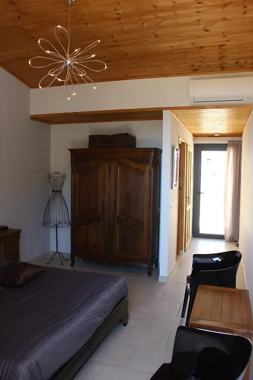 Maison D'Edouard, Le Petit Dromois Bed and Breakfast Mérindol-les-Oliviers 0*,  Frankrijk